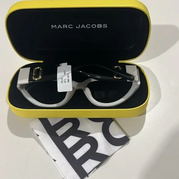 MARC JACOBS sunglasses